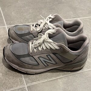New Balance Men's Gray and White Sneakers